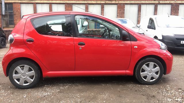 TOYOTA Aygo 1.0 VVT-i (2009) - Picture 5