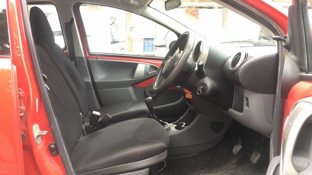 TOYOTA Aygo 1.0 VVT-i (2009) - Picture 9