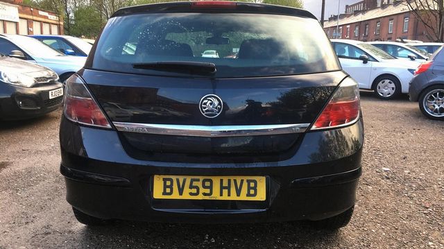 VAUXHALL Astra DESIGN 1.8i 16v VVT auto (2009) - Picture 5