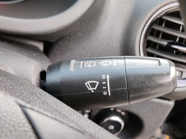 VAUXHALL Corsa S 1.2 85PS (2010) - Picture 15