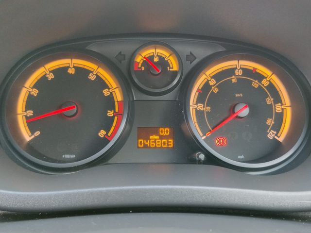 VAUXHALL Corsa S 1.2 85PS (2010) - Picture 17